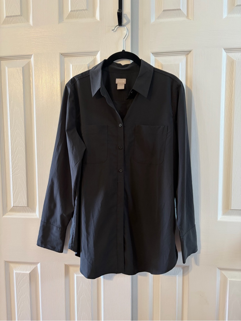Chico's Dark Charcoal Gray Long-Sleeve Button Down Shirt Size 1 - Medium